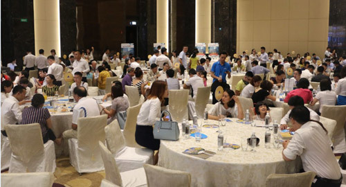 Roman Plaza hút khách ngày mở bán
