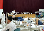 Sốt xuất huyết 19 người chết: Trưng dụng hội trường, BS ngồi hành lang