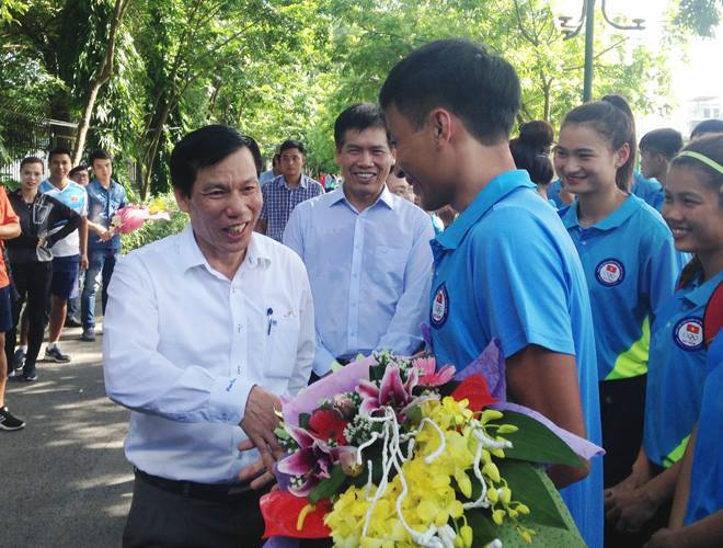 Bộ trưởng Nguyễn Ngọc Thiện tiếp lửa VĐV trước ngày dự SEA Games