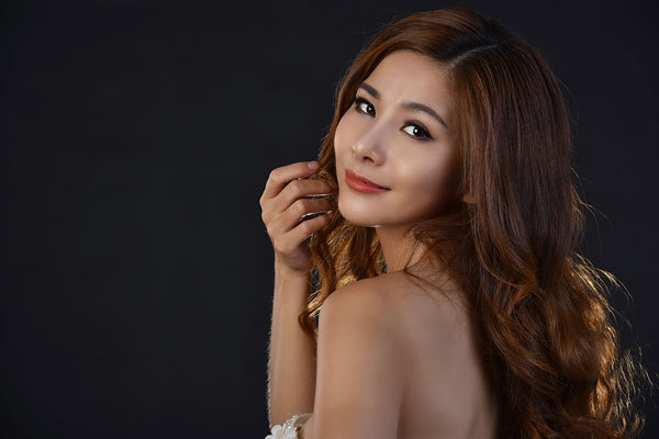Ca sĩ từng bị gạ tình tung ảnh gợi cảm