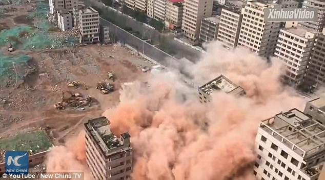 Cả đô thị bị đánh sập trong 20 giây