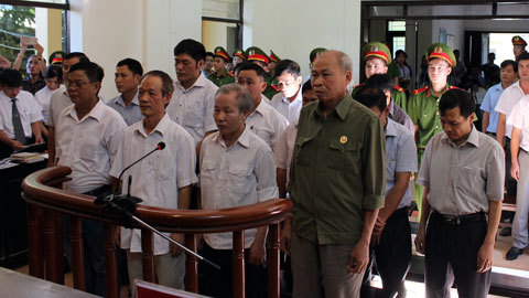 Cựu Bí thư Đồng Tâm: Đất ế, chia cho 10 cán bộ là sáng kiến