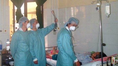 Điều trị hội chứng hô hấp cấp tính SARS như thế nào?