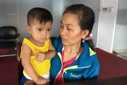 Nỗi sợ của đôi vợ chồng nghèo có con ung thư