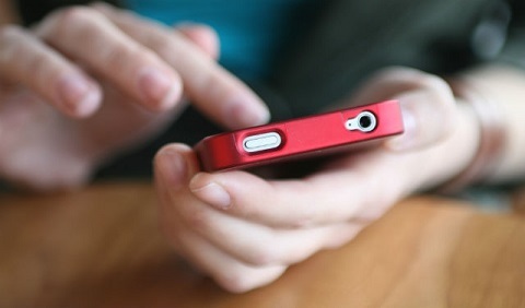 Thực hư việc bé 4 tuổi rối loạn hành vi vì xem điện thoại quá nhiều