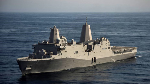 Tàu hải quân Mỹ cập cảng Cam Ranh