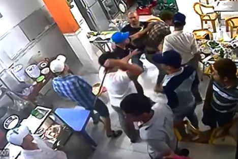 Bắt giam Trung úy công an gọi em trai đánh chết người ở quán nhậu