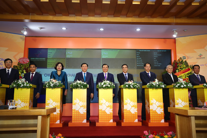 Phó Thủ tướng trực tiếp bấm nút khai trương thị trường chứng khoán phái sinh