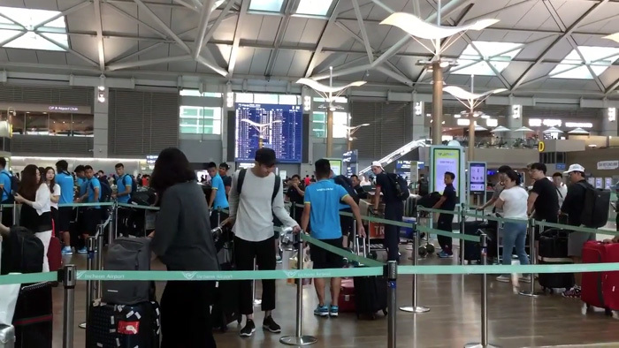 Công Phượng ngã