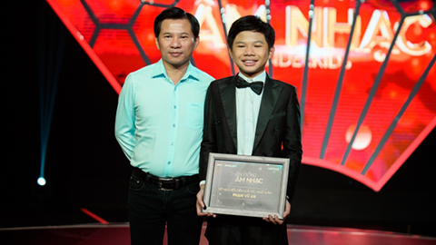 Thần đồng âm nhạc Vũ An tiết lộ điều chưa kể về bố