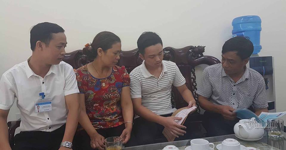 Chủ tịch xã xin lỗi, nói người phê lý lịch SV là công chức văn phòng