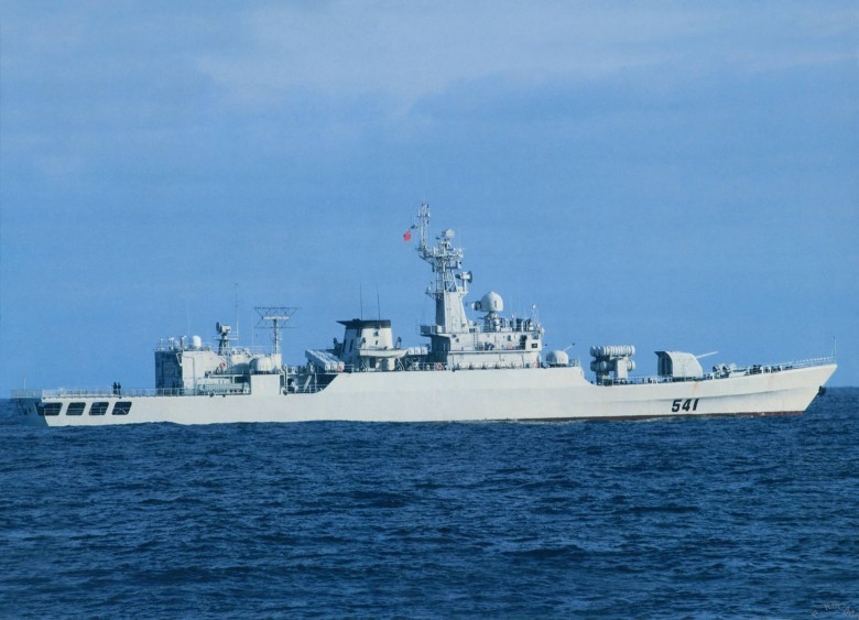 Mỹ đưa tàu chiến vào sát đảo nhân tạo TQ xây trái phép