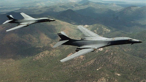 Uy lực khủng khiếp của máy bay ném bom B-1B