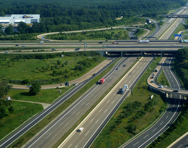 Tại sao Autobahn tại Đức không giới hạn tốc độ như Mỹ?