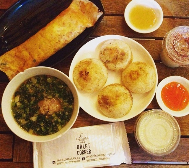 5 quán bánh căn làm xao lòng người Sài Thành