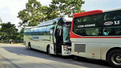 Xe giường nằm dìu xe 45 chỗ mất thắng trên đèo Bảo Lộc