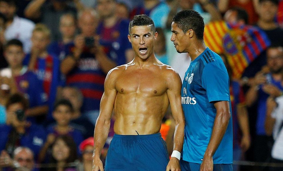 Ronaldo ghi siêu phẩm và bị đuổi, Real vùi dập Barca