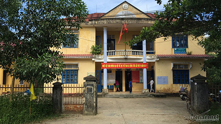 Cả nhà làm quan: Phó bí thư xã thi mãi không đỗ phổ thông