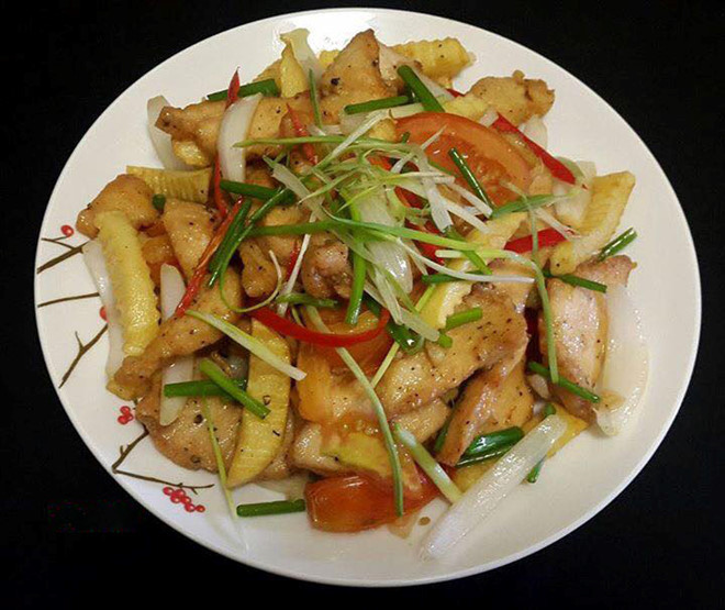 Thịt gà xào khoai tây thơm lừng