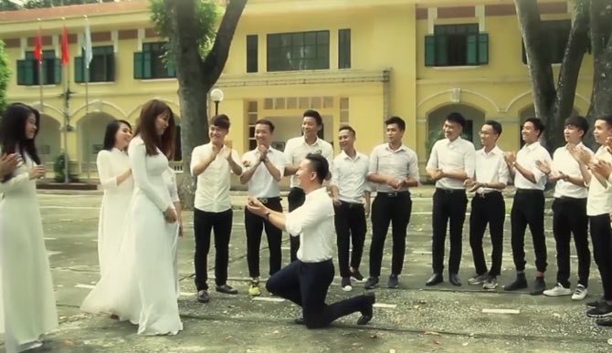 Bất ngờ với giọng hát của Á hậu Thụy Vân và MC Hạnh Phúc