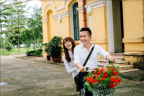 MC Hạnh Phúc tình tứ khoe giọng cùng Á hậu Thuỵ Vân