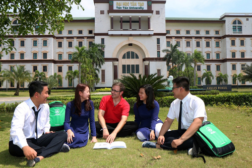 ĐH Tân Tạo: Học bổng tiếp bước sĩ tử