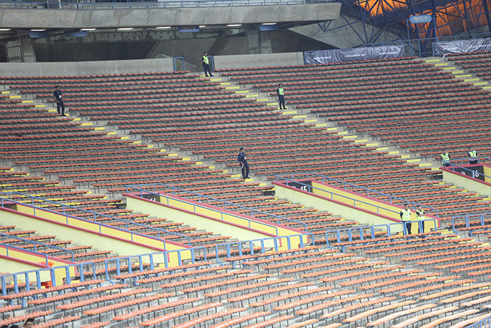 CĐV Malaysia bỏ rơi đội nhà ngày khai màn SEA Games