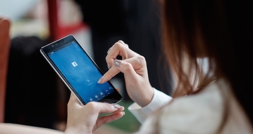 Facebook: Bổ béo thì ít, vật vã bi ai thì nhiều