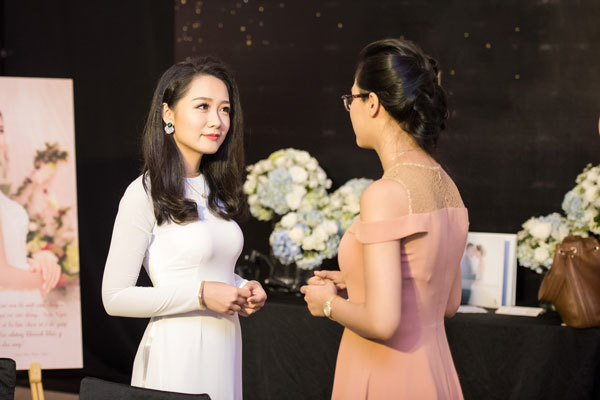 BTV Thu Hà VTV hào hứng đi xem váy cưới