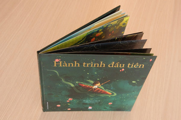 Ra mắt sách artbook 'Hành trình đầu tiên'