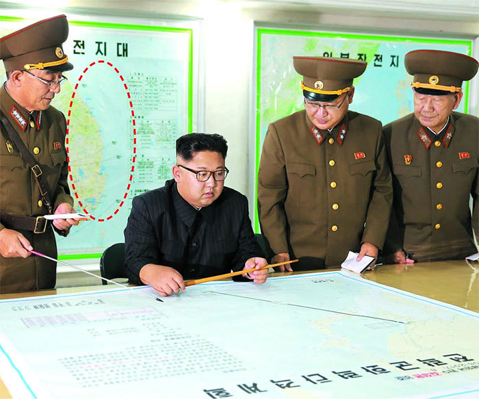 Bí mật bất ngờ trong tấm bản đồ sau lưng Kim Jong Un