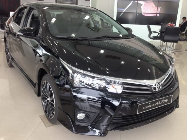 Toyota Corolla Altis 2.0V tại Việt Nam đang 'ế' nặng