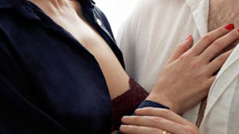 Mẹ chồng phát hiện xác con dâu, lộ chuyện tình vụng trộm