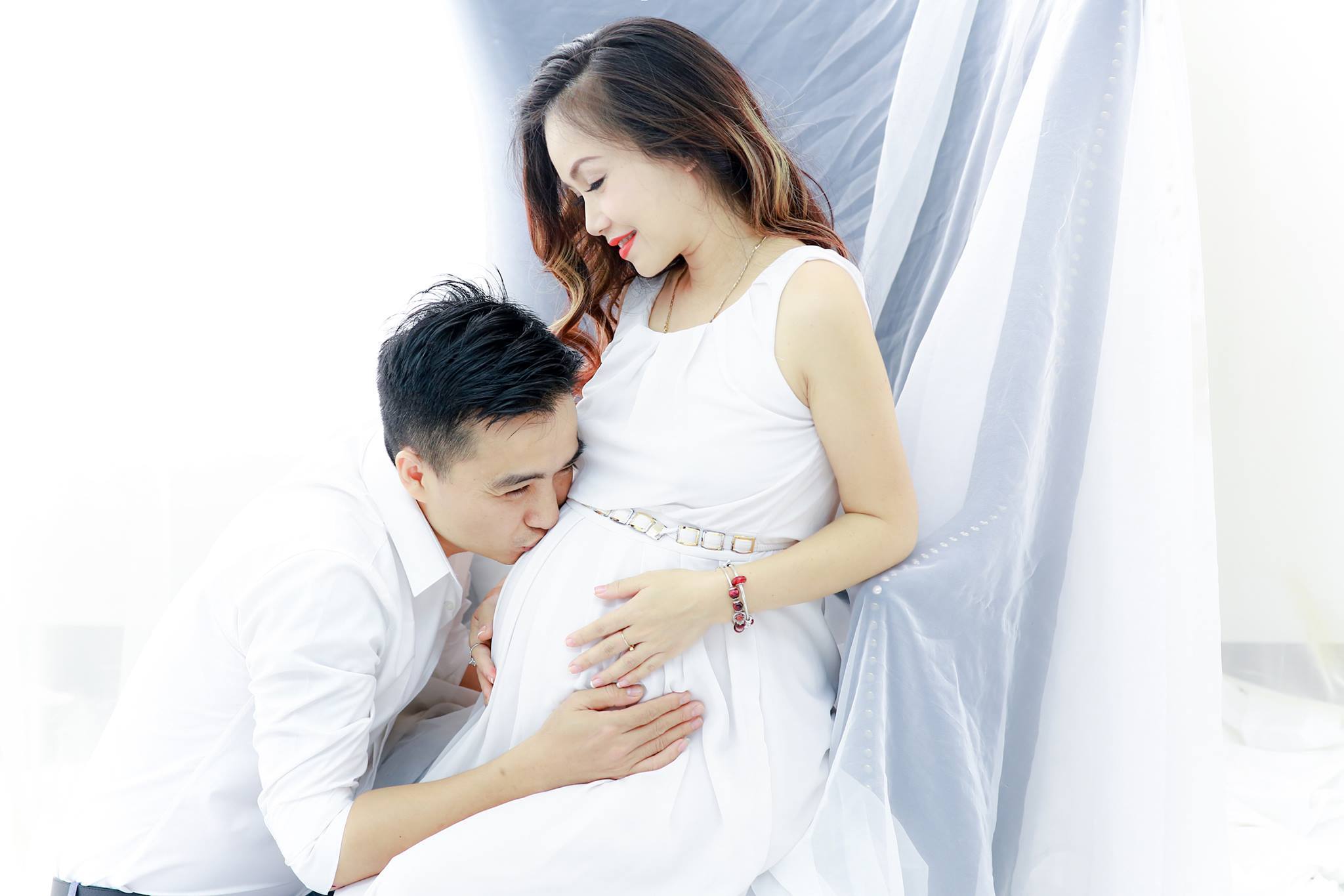 Diễn viên Hoàng Yến vừa sinh con gái với chồng thứ 4