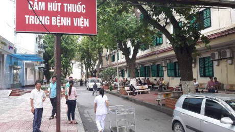 Quyết liệt ‘Nói không với thuốc lá’ trong bệnh viện