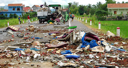 Hiện trường xe khách biến dạng, 5 người chết ở Bình Định