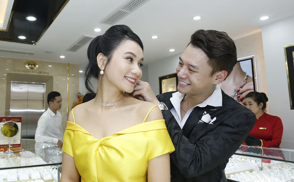 Nam chính 'Sống chung với mẹ chồng' sánh vai Lương Giang dự sự kiện