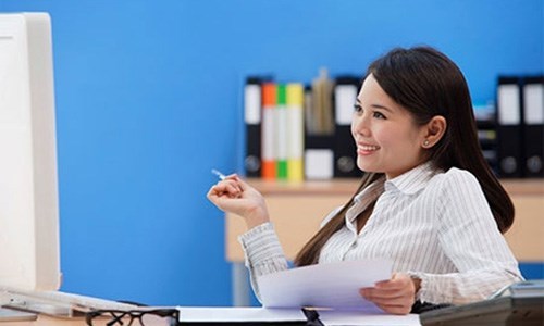 Làm văn phòng lương không đủ sống, có nên nghỉ việc chạy Grab?