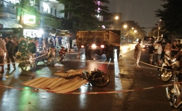 3 thanh niên tử vong sau va chạm xe tải ở Sài Gòn
