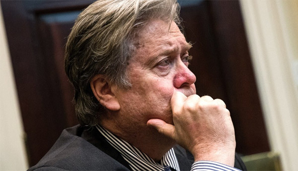 Vì sao ông Trump 'trảm' cố vấn chiến lược?