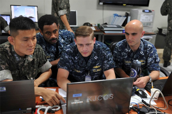 Hé lộ cuộc tập trận của các 'chiến binh bàn phím' Mỹ-Hàn chống Triều Tiên