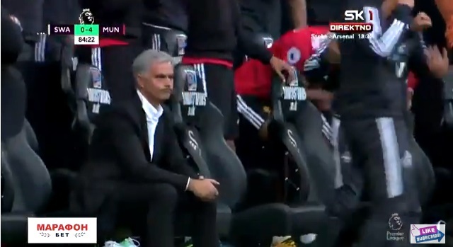 Mourinho phản ứng lạ khi Martial ấn định tỷ số 4-0 cho MU