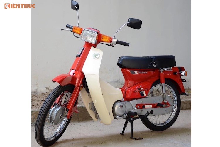 Xe máy Honda DD đỏ 30 năm giá trăm triệu tại Sài Gòn