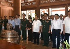 Thủ tướng dâng hương tưởng nhớ Bác Hồ tại Khu Di tích K9