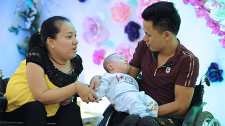 Hành trình 2 vợ chồng liệt nửa người quyết tâm ‘tạo con’