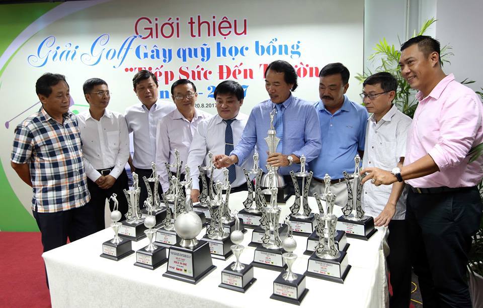 Giải golf “Tiếp sức đến trường” 2017 : 9,5 tỷ đồng tặng cho 1050 tân sinh viên