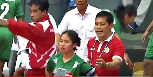 Bị trọng tài SEA Games xử ép, đội cầu mây nữ Indonesia bỏ ra về