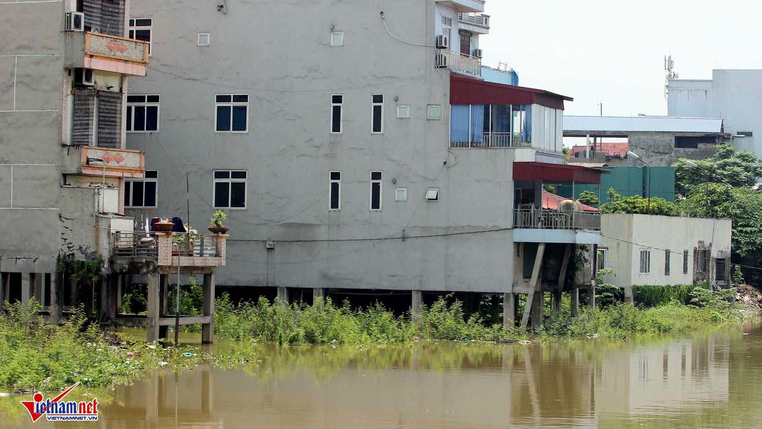 Bắc Ninh: Hàng trăm hộ dân lấn sông dựng nhà