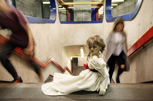 Ám ảnh bởi 'Annabelle: Creation', cô gái tự đấm liên hồi vào mặt mình vì quá sợ hãi