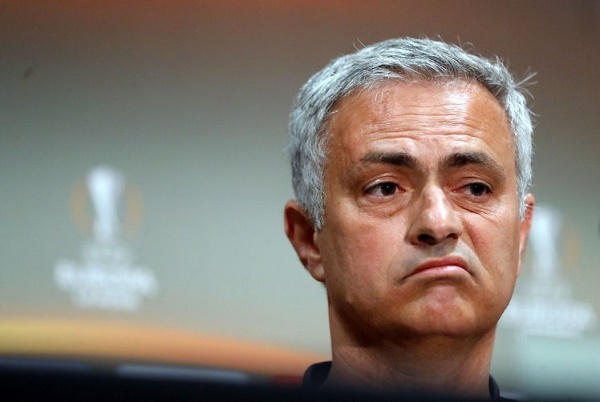 Mourinho xé luật MU, Messi đón Neymar chống Barca